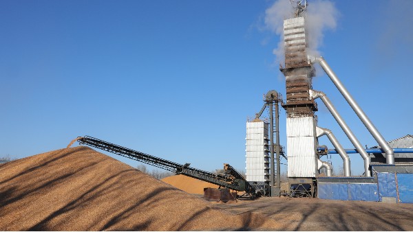 烘糧噸成本降至28元！300噸烘干塔用上秸稈直燃熱風爐，相比燃煤一天節(jié)省一萬六！