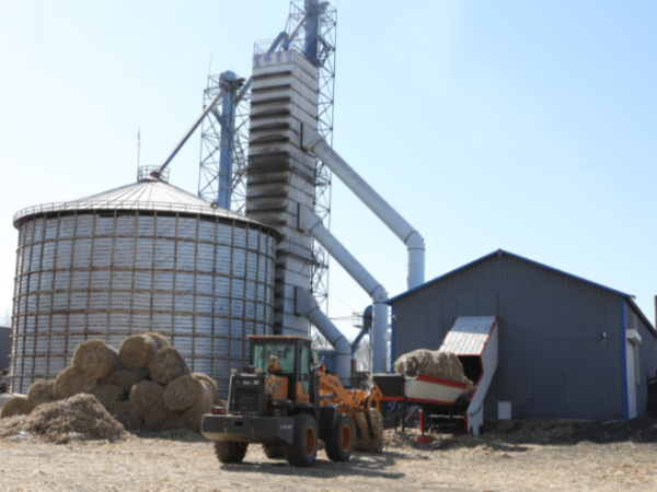 煤價(jià)上漲，糧食烘干用上生物質(zhì)秸稈大包直燃熱風(fēng)爐，一年省下30萬